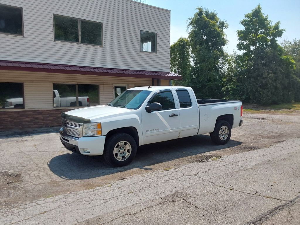 2011 Chevrolet Silverado 1500 Image 2