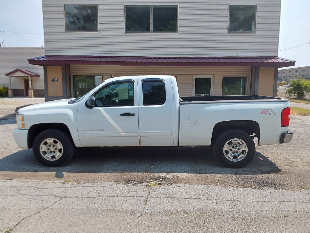 2011 Chevrolet Silverado 1500 Image 3
