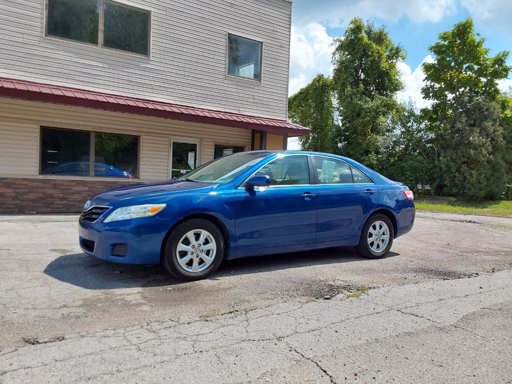2011 Toyota Camry Image 2