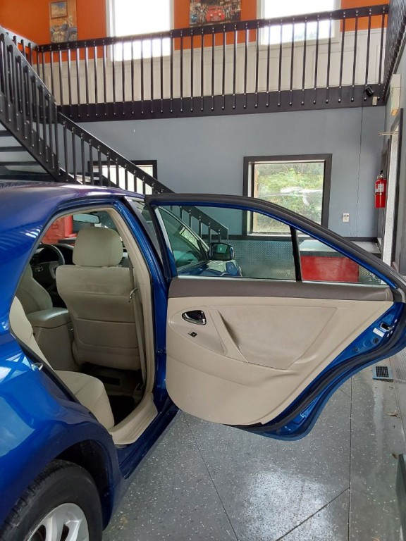 2011 Toyota Camry Image 12
