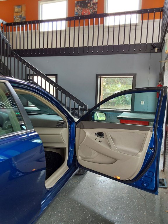 2011 Toyota Camry Image 14