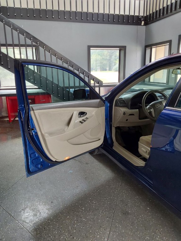 2011 Toyota Camry Image 16