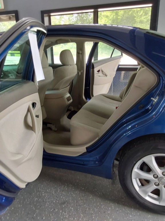 2011 Toyota Camry Image 17