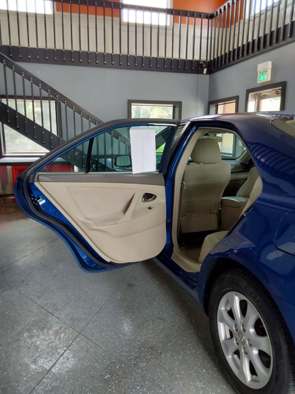 2011 Toyota Camry Image 18