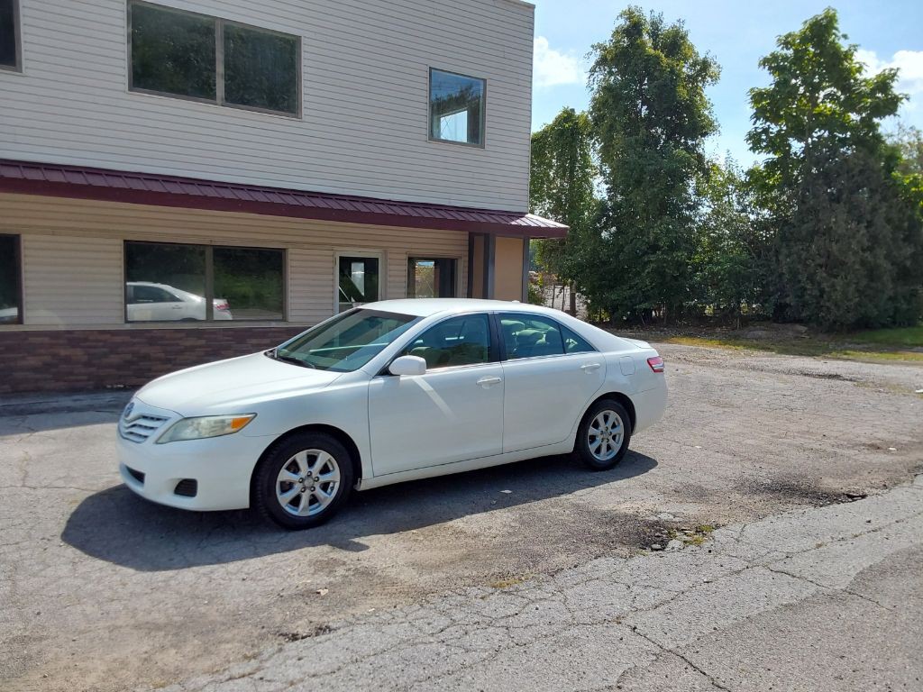 2011 Toyota Camry Image 2