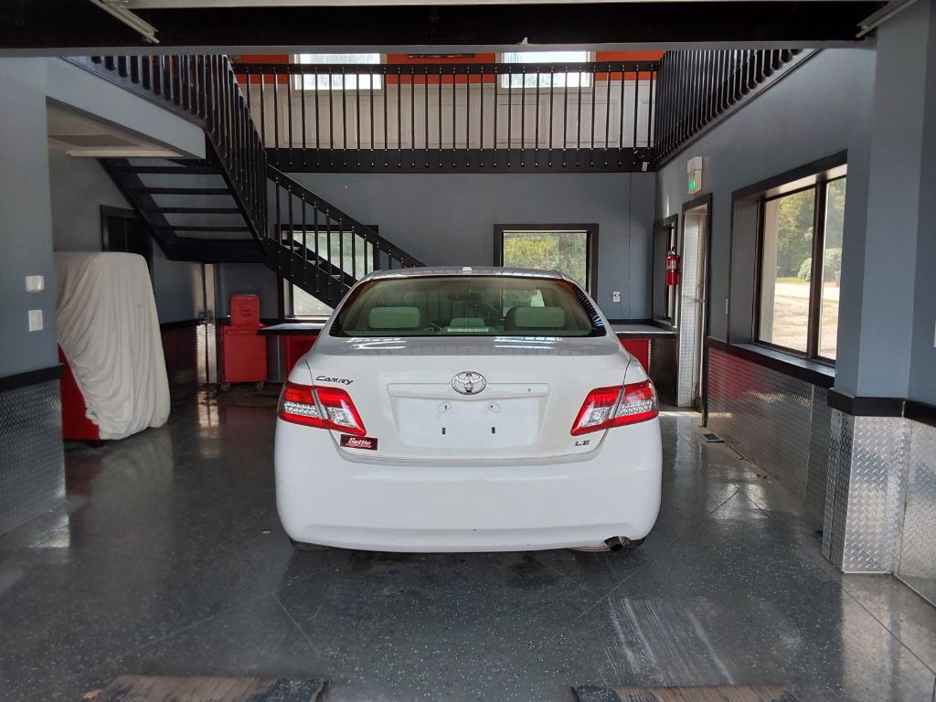 2011 Toyota Camry Image 10