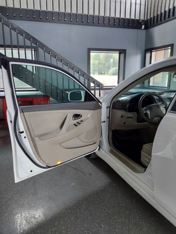 2011 Toyota Camry Image 12