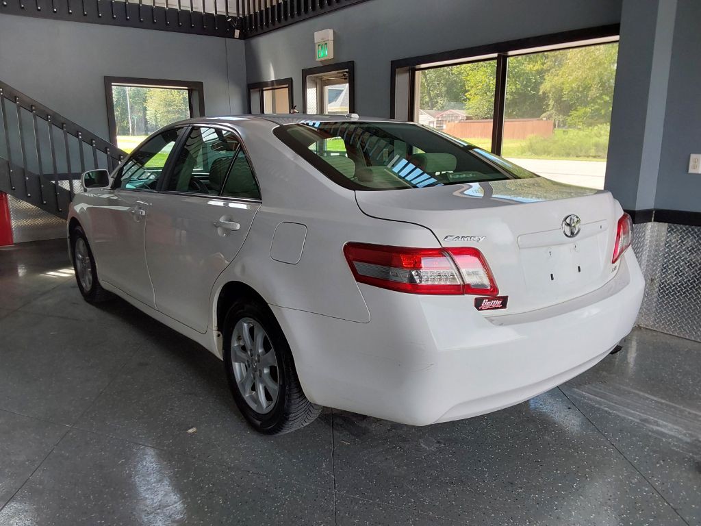 2011 Toyota Camry Image 13