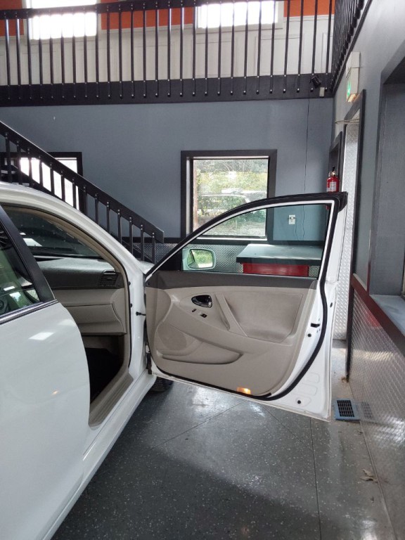 2011 Toyota Camry Image 14