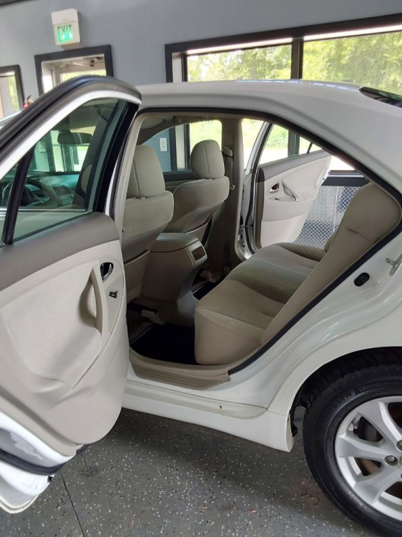 2011 Toyota Camry Image 17