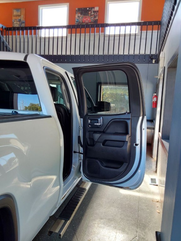 2015 GMC Sierra Image 16