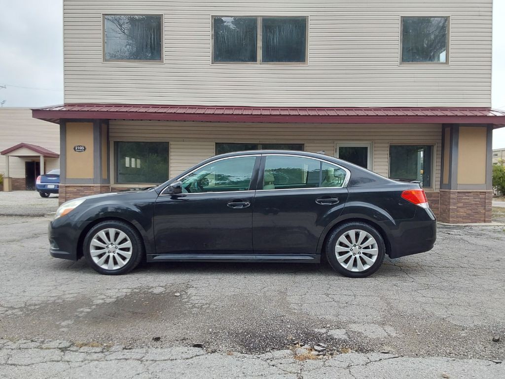 2011 Subaru Legacy Image 1