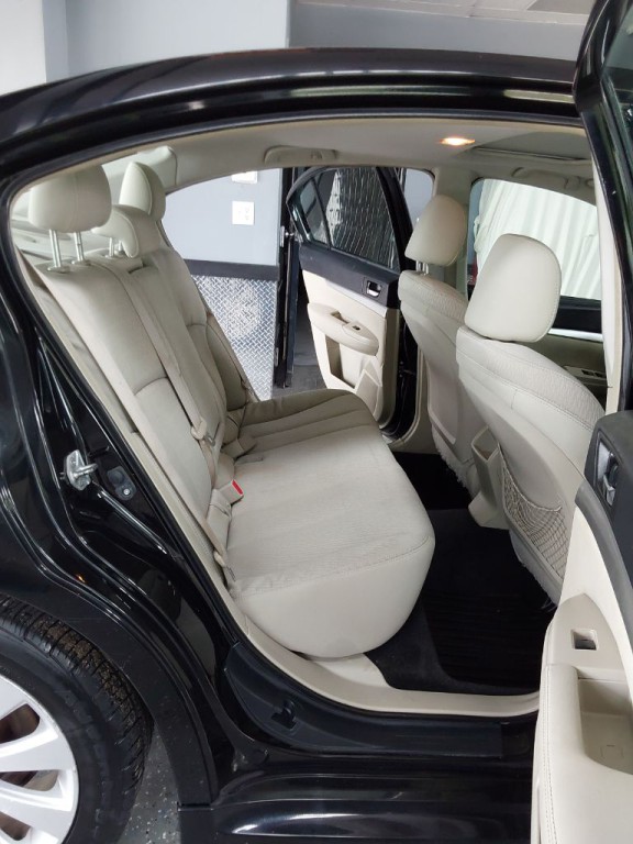2011 Subaru Legacy Image 14
