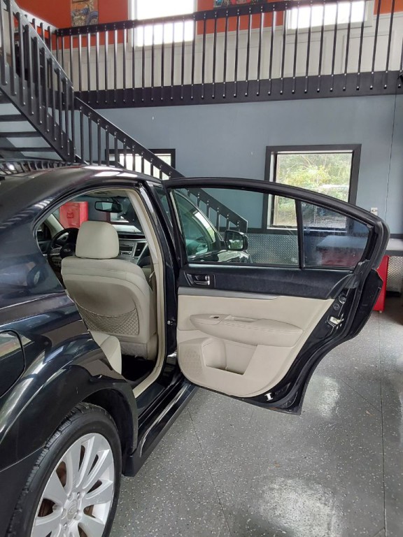 2011 Subaru Legacy Image 15