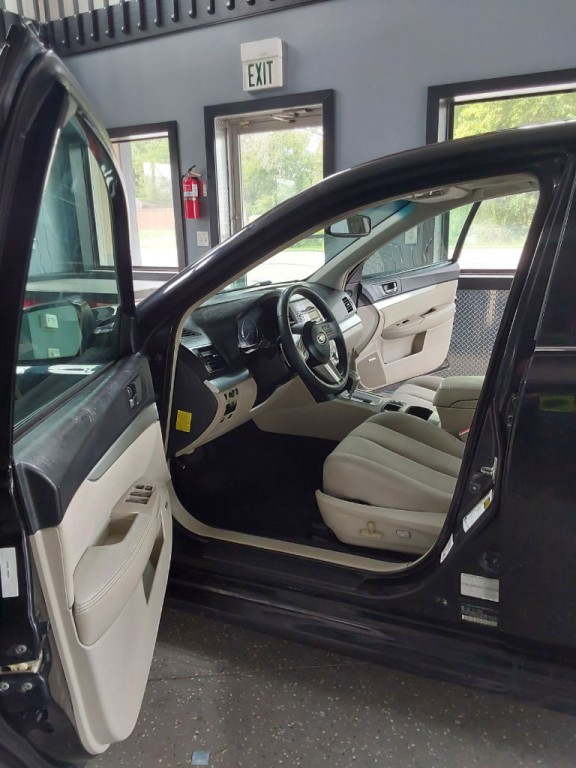 2011 Subaru Legacy Image 16