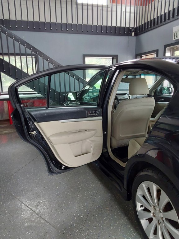 2011 Subaru Legacy Image 21