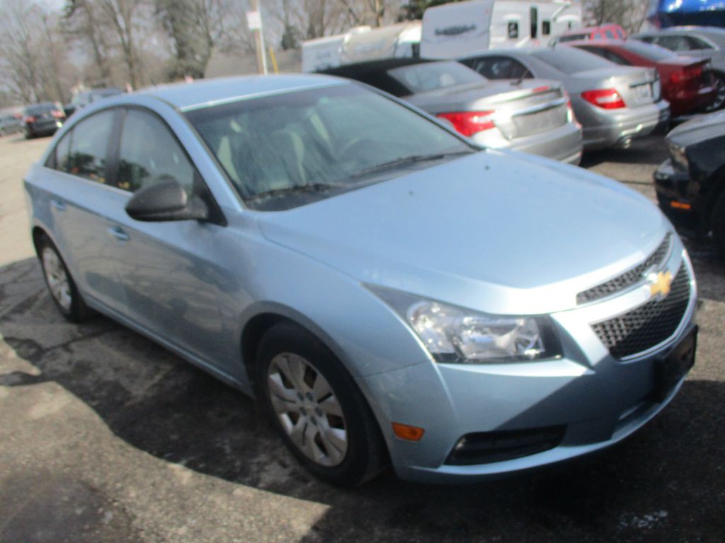 2012 Chevrolet Cruze Image 1