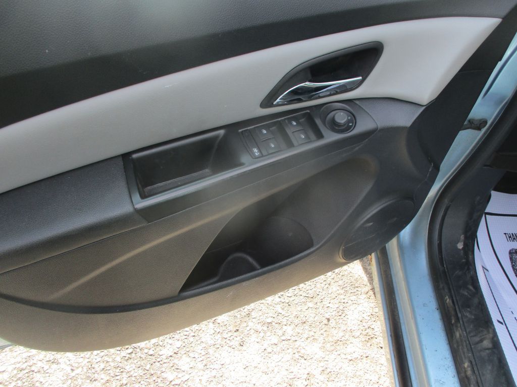 2012 Chevrolet Cruze Image 9