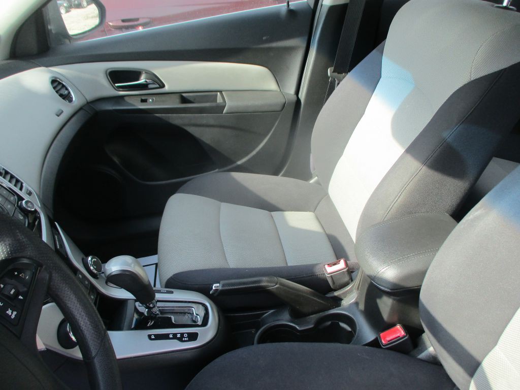 2012 Chevrolet Cruze Image 11
