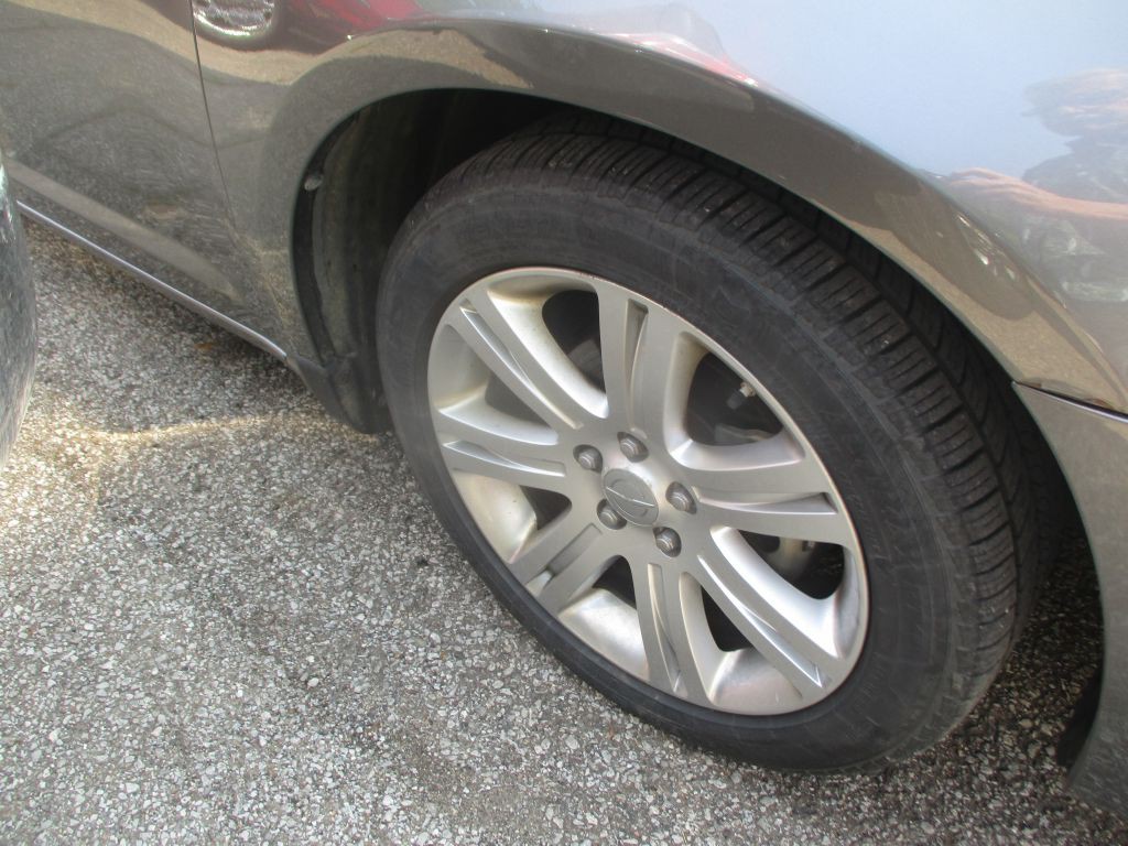 2013 Chrysler 200 Image 3