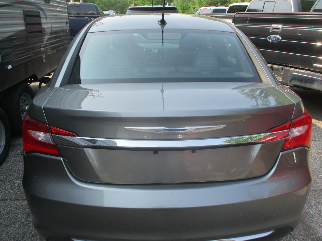2013 Chrysler 200 Image 5