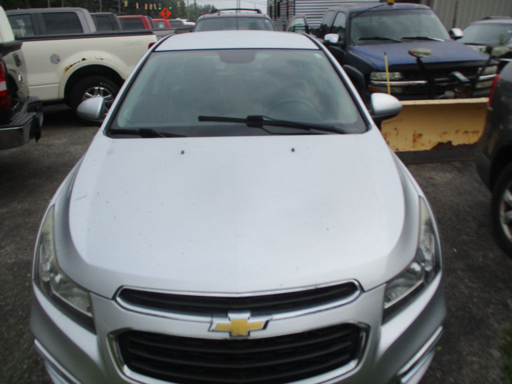 2015 Chevrolet Cruze Image 2