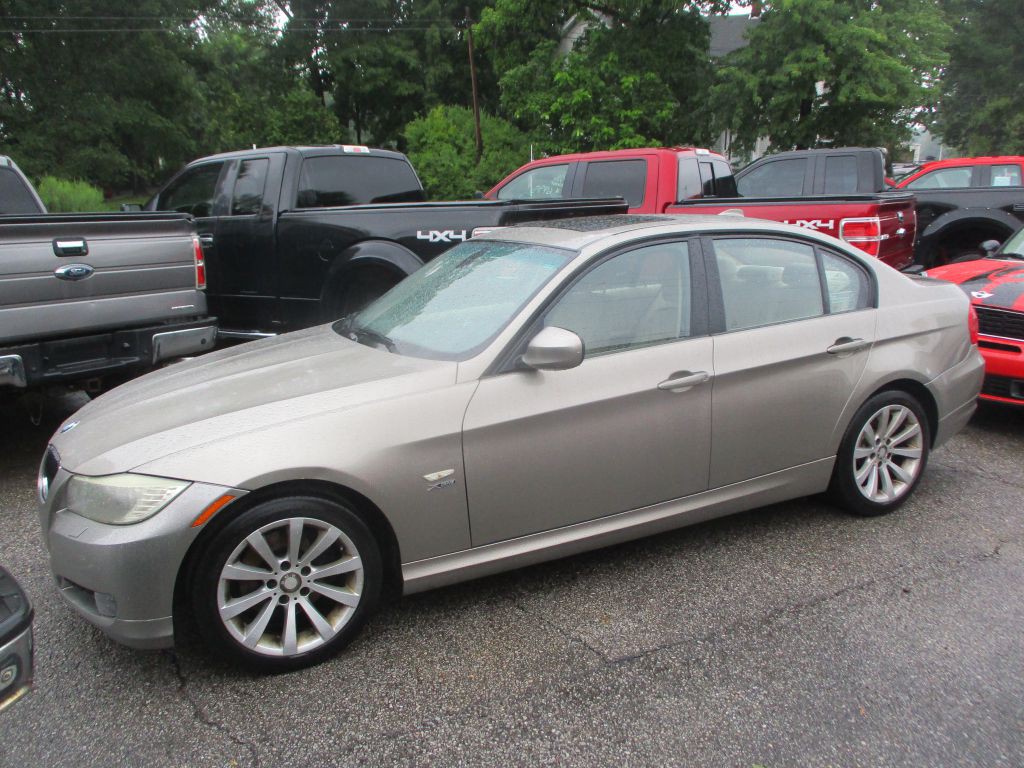 2011 BMW 3 Series Image 1