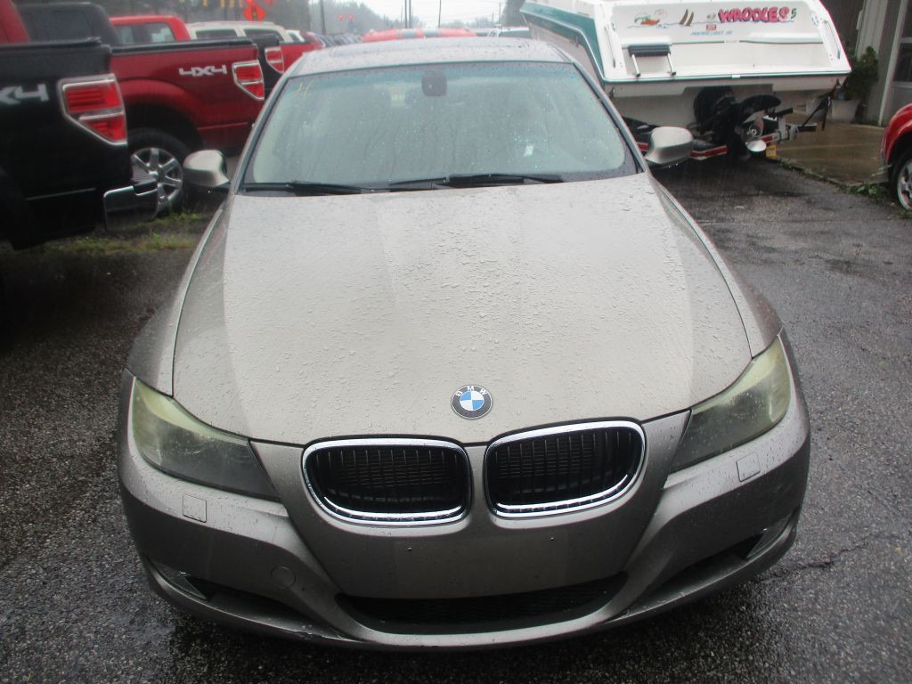 2011 BMW 3 Series Image 2