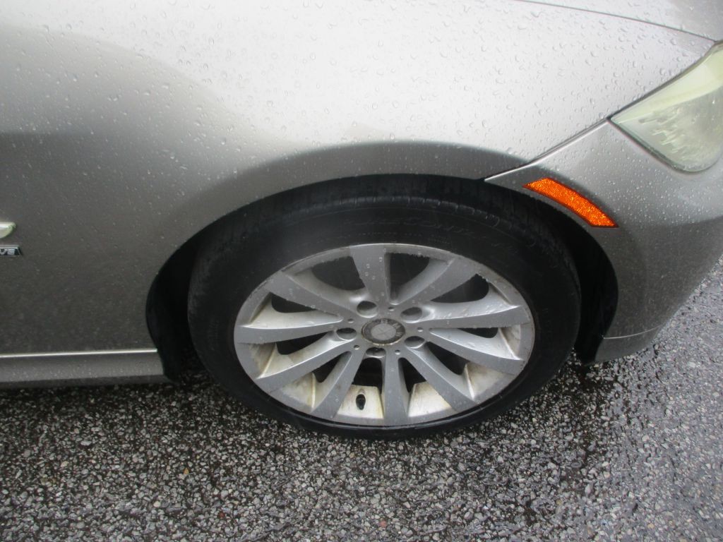 2011 BMW 3 Series Image 4