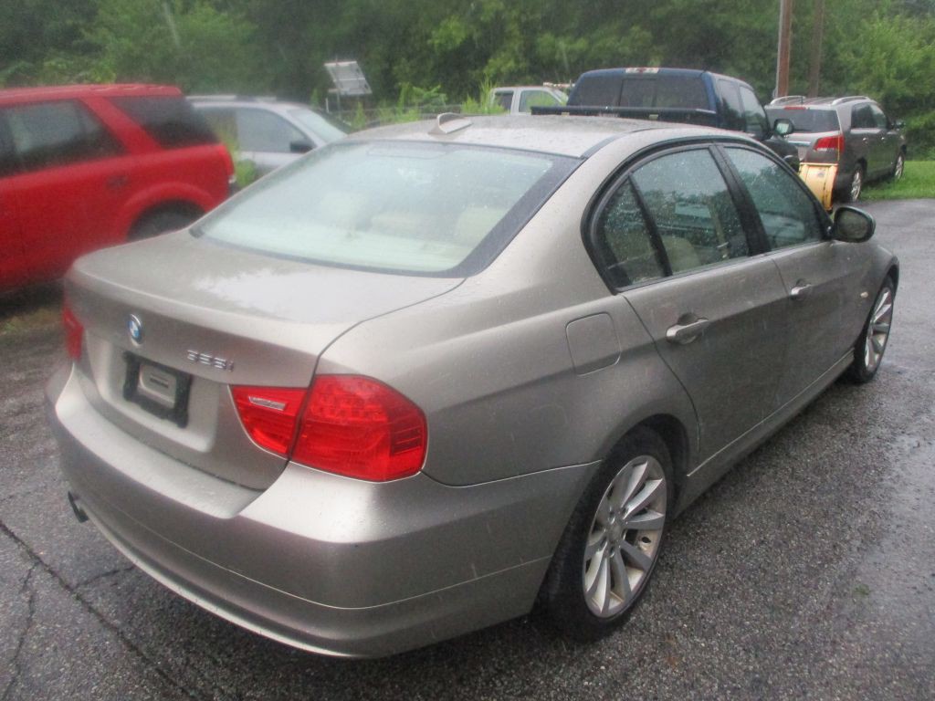 2011 BMW 3 Series Image 6
