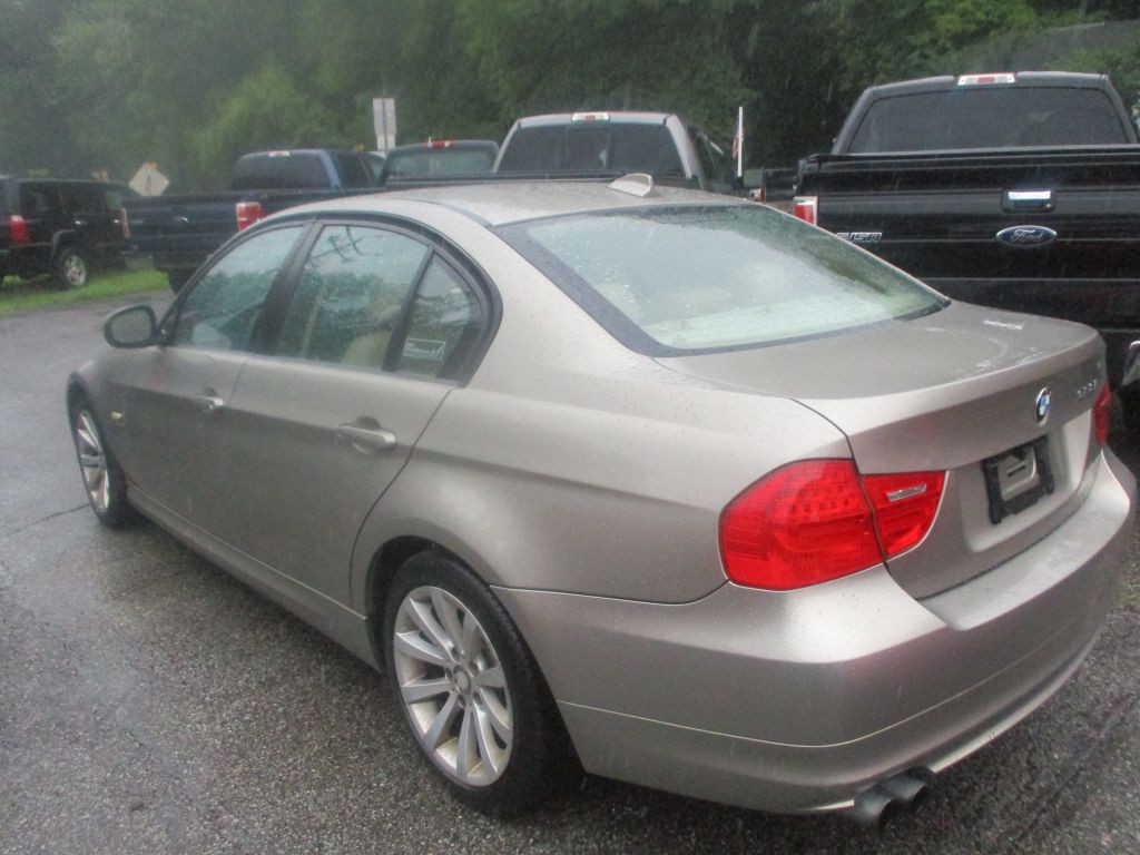 2011 BMW 3 Series Image 7