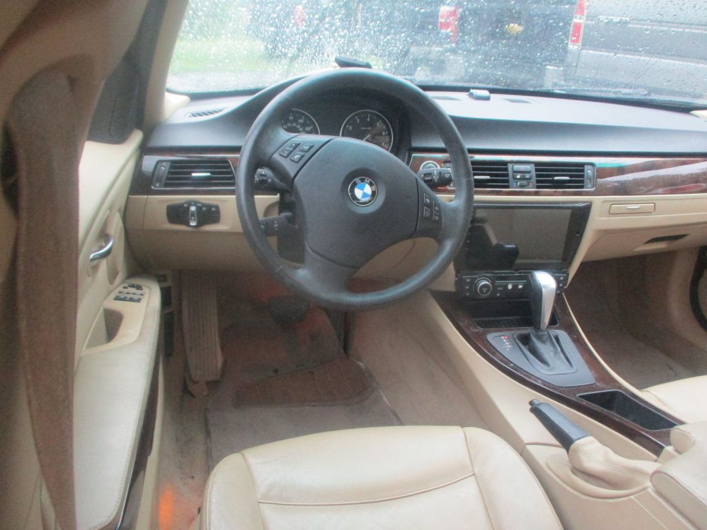 2011 BMW 3 Series Image 10