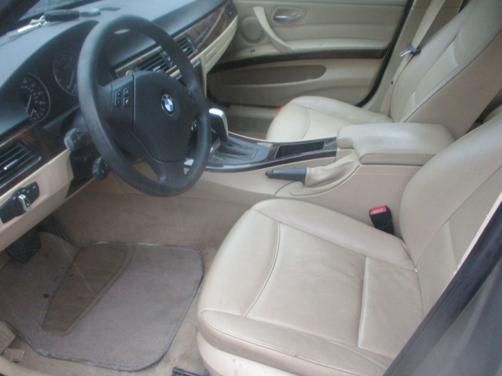 2011 BMW 3 Series Image 11