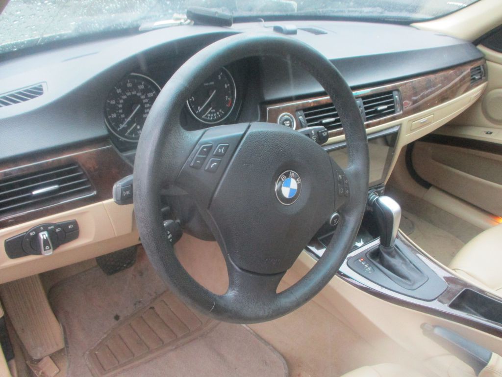 2011 BMW 3 Series Image 13