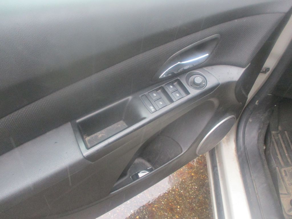 2011 Chevrolet Cruze Image 12