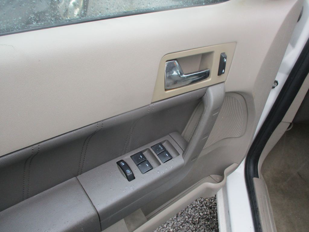 2010 Ford Focus Image 9