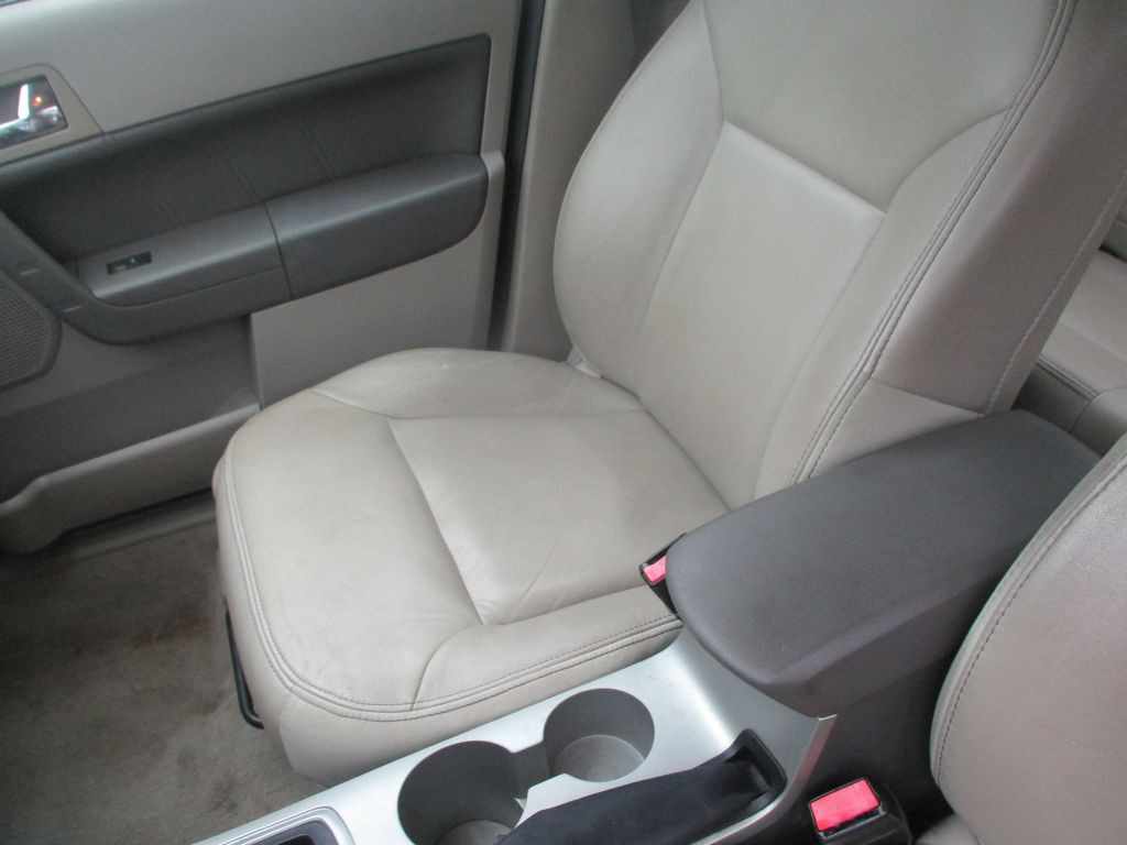 2010 Ford Focus Image 12
