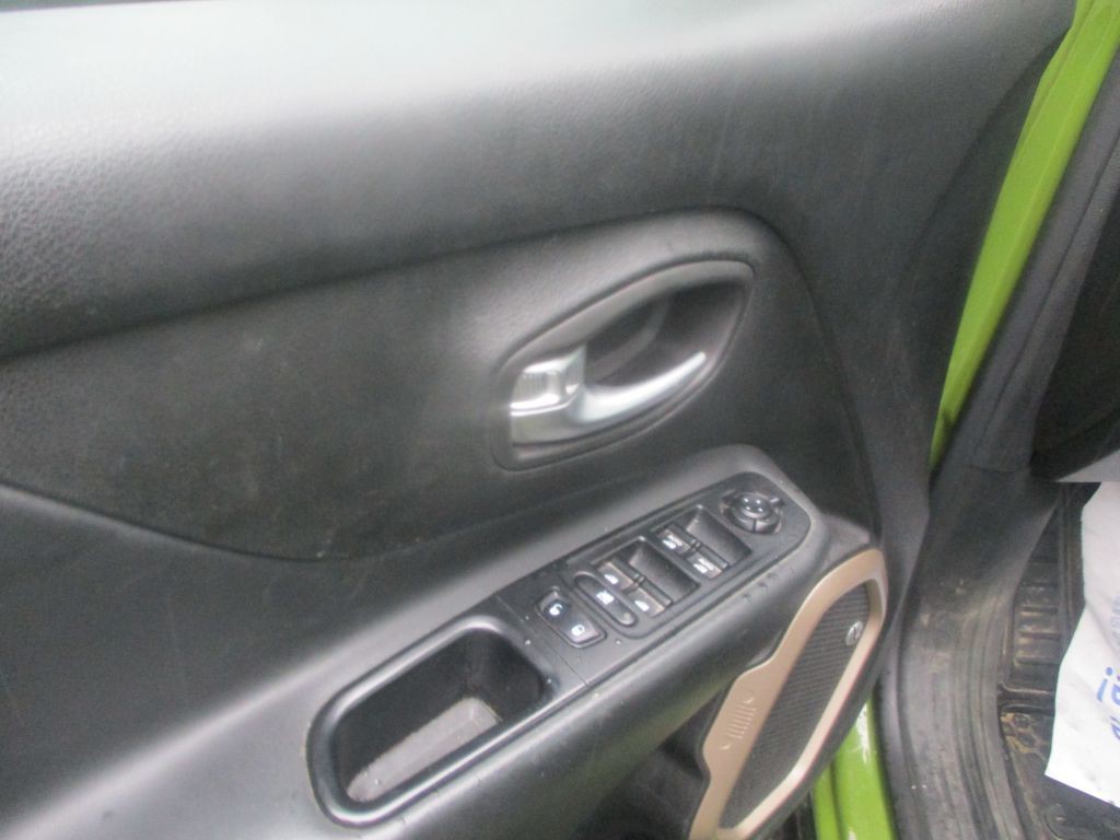 2016 Jeep Renegade Image 13