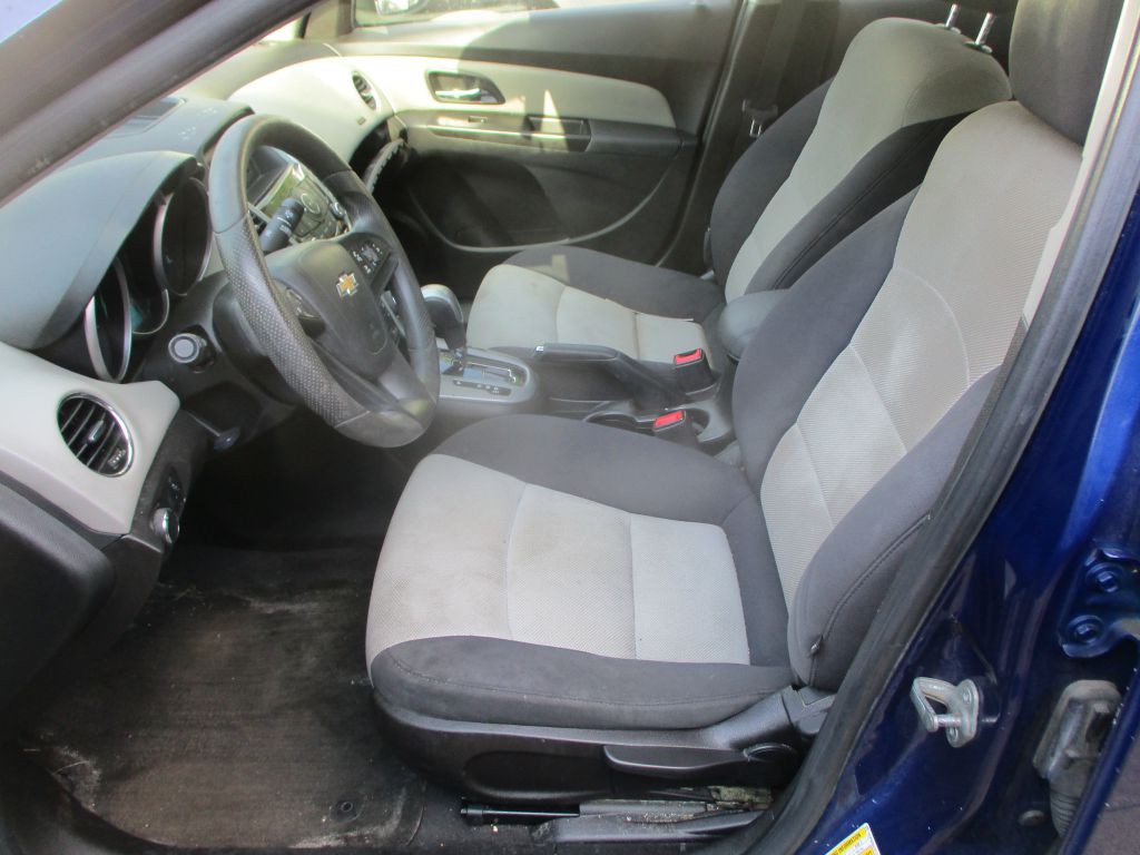 2013 Chevrolet Cruze Image 8