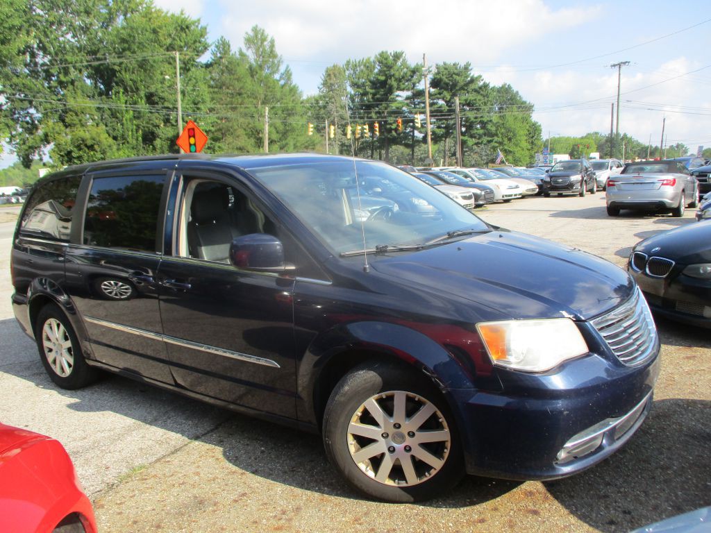 2013 Chrysler Town & Country Image 4