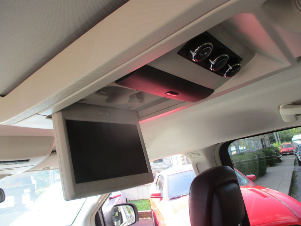 2013 Chrysler Town & Country Image 13