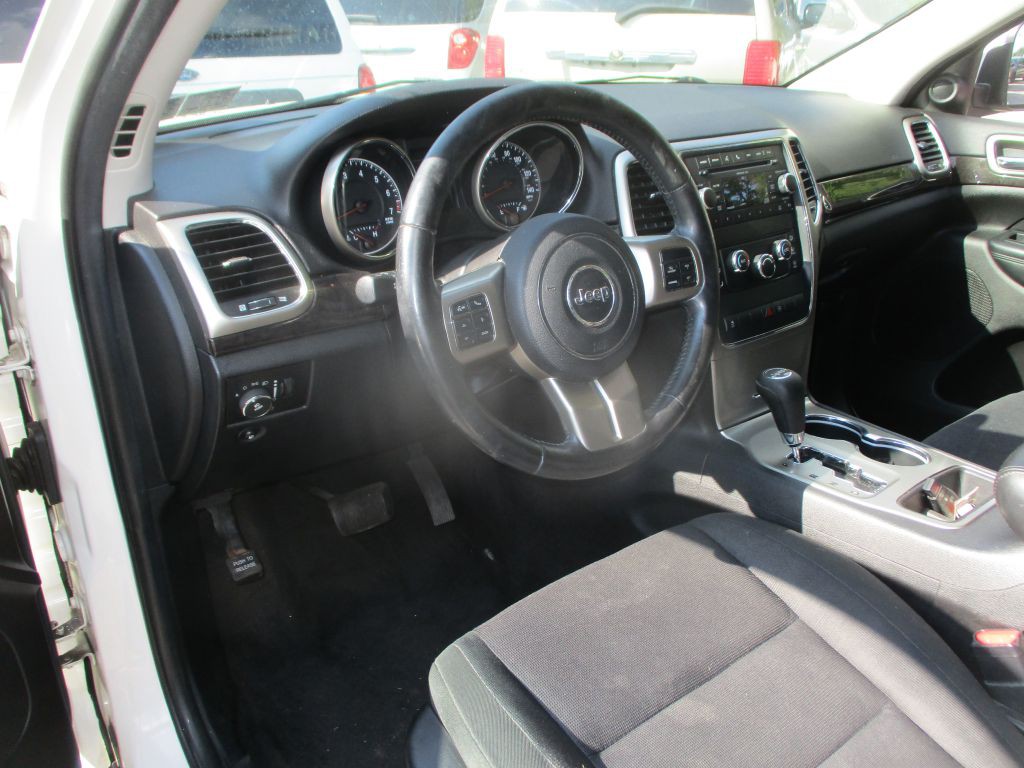 2011 Jeep Grand Cherokee Image 6