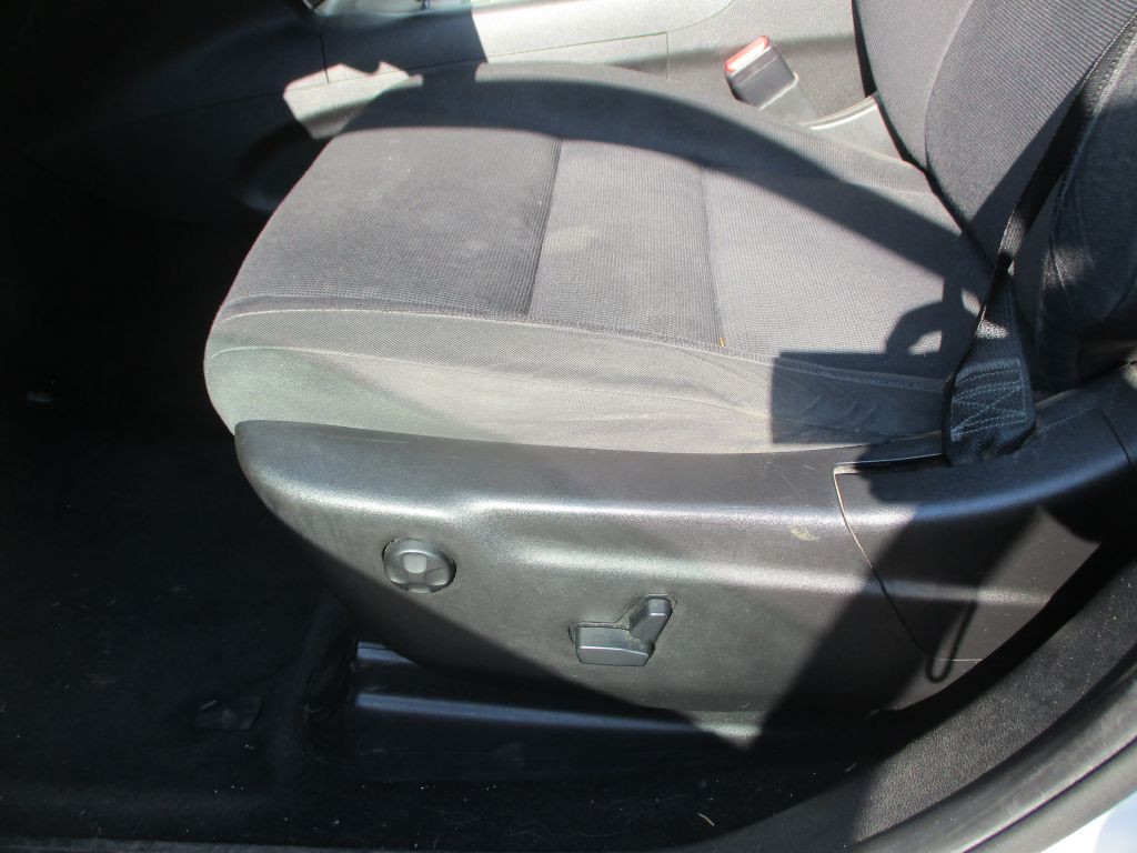 2011 Jeep Grand Cherokee Image 8