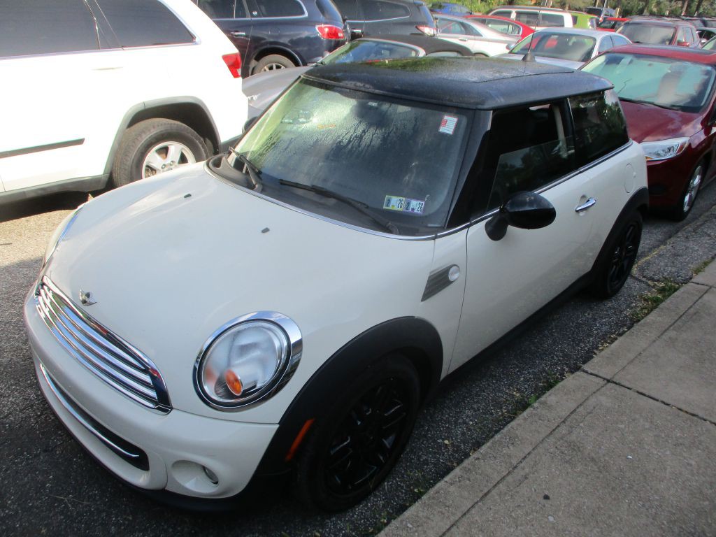2013 MINI Cooper Image 1
