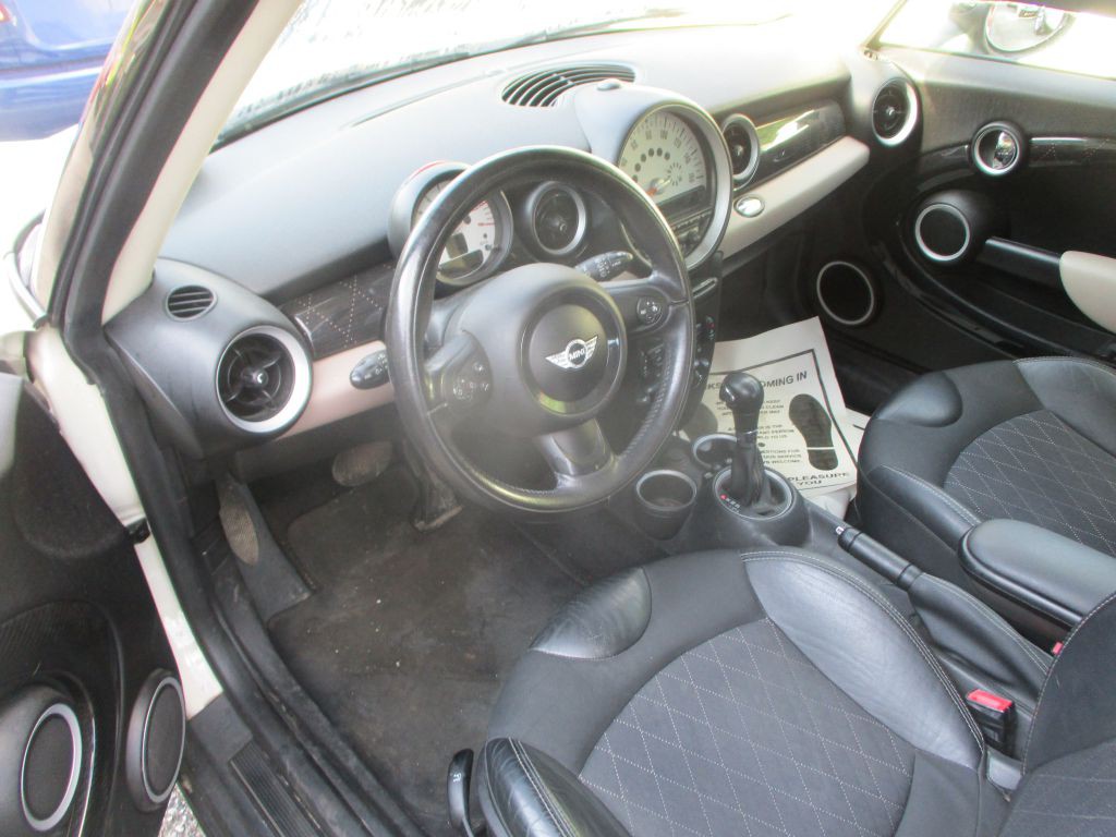 2013 MINI Cooper Image 7