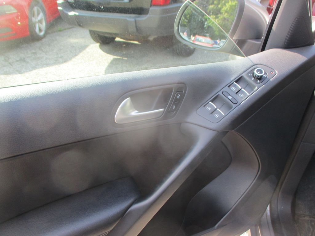 2011 Volkswagen Tiguan Image 10