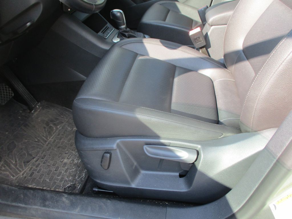 2011 Volkswagen Tiguan Image 11