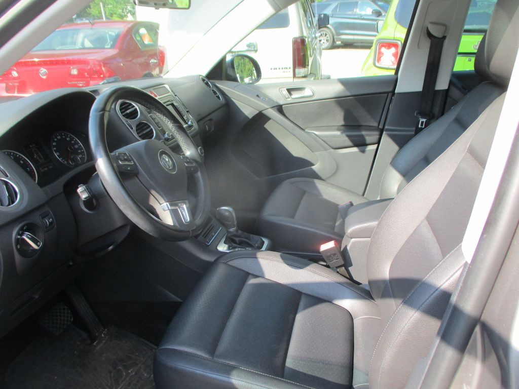 2011 Volkswagen Tiguan Image 12