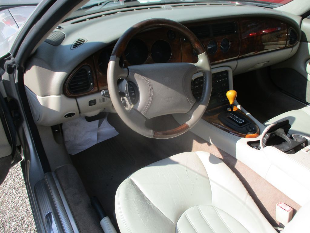 1998 Jaguar XK-Series Image 8