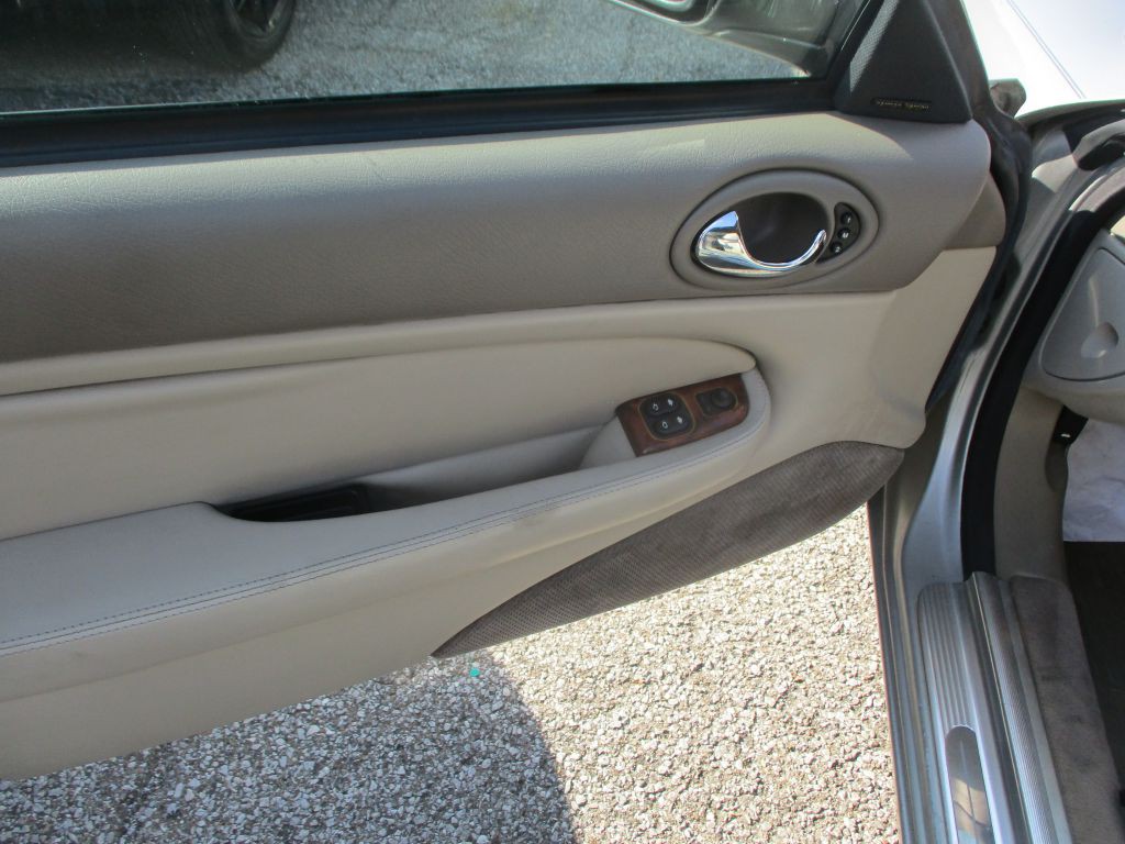 1998 Jaguar XK-Series Image 9